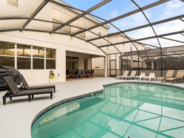 Luxury Vacation Home in Kissimmee 6-Bedroom Home with Private Pool & Great Amenities